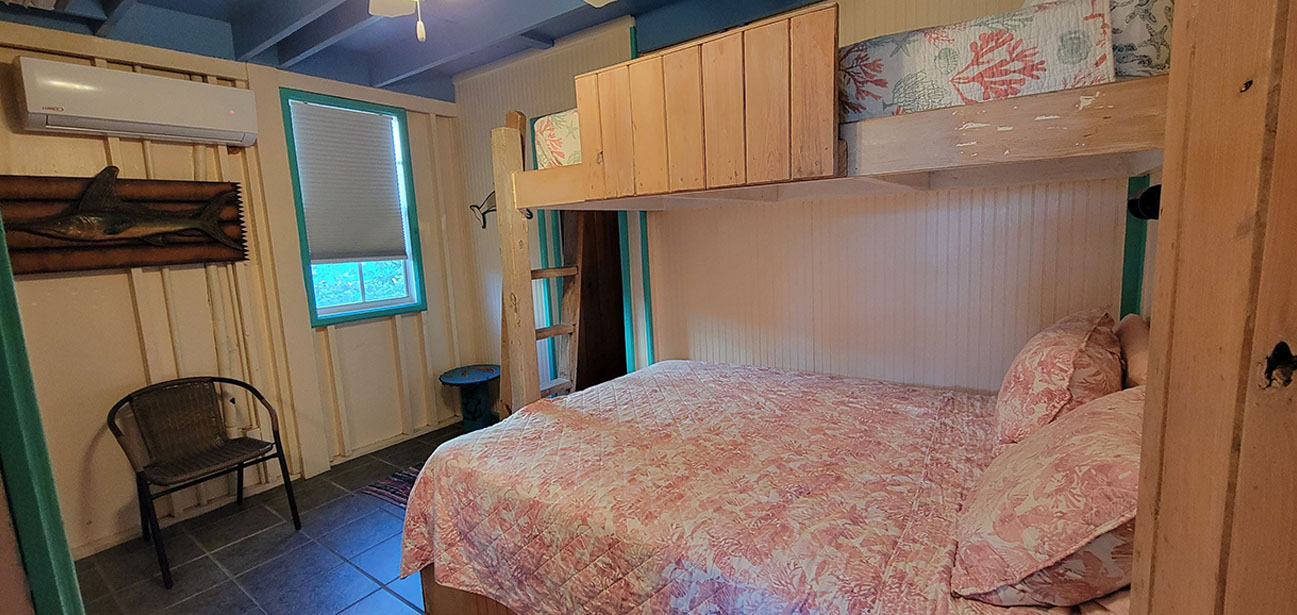Bedroom with bunkbed